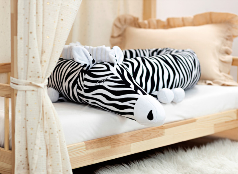 Ochraniacz do łóżeczka – poduszka do zasypiania w kształcie zebry z autorskim printem