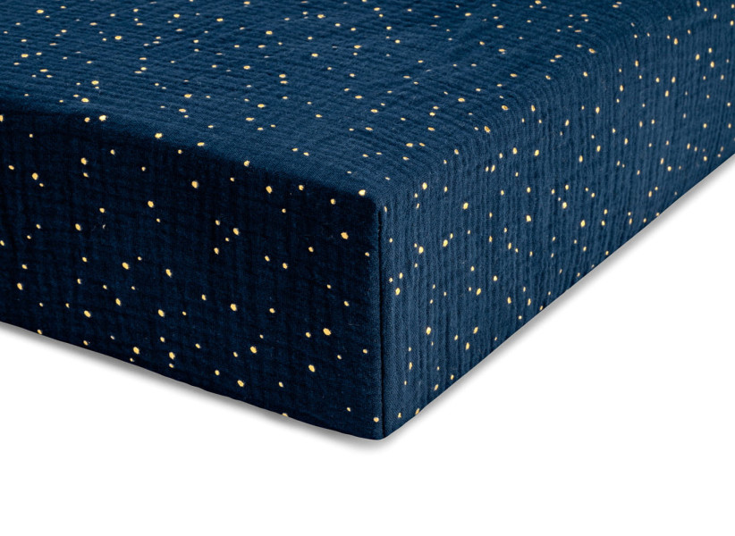 Prześcieradło muślinowe z gumką granatowy nadruk w złote kropki