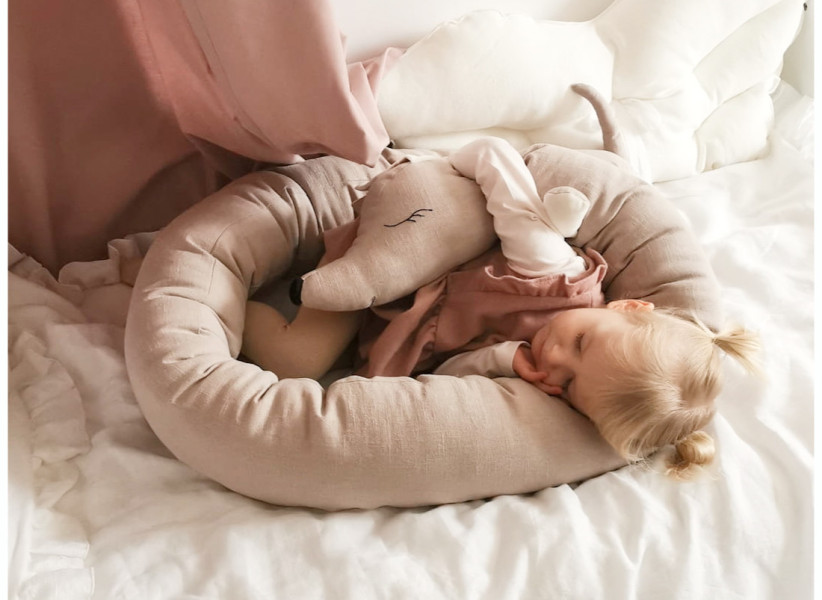 Ochraniacz do łóżeczka jamnik lniany beżowy