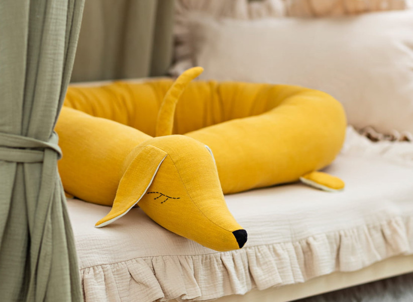 Ochraniacz do łóżeczka jamnik lniany musztardowo żółty