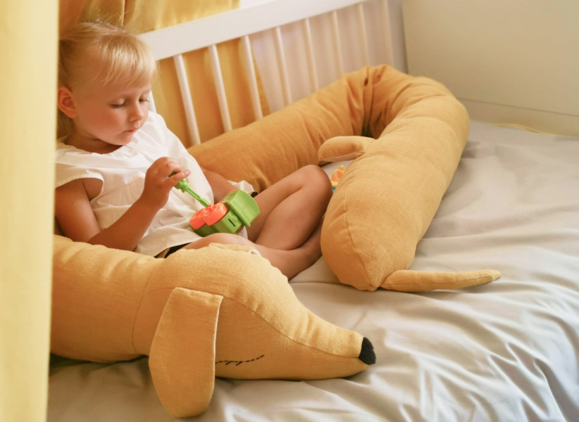 Ochraniacz do łóżeczka jamnik lniany musztardowo żółty