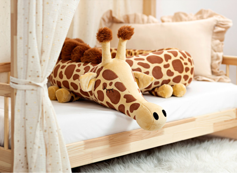 Ochraniacz do łóżeczka – poduszka wałeczek w kształcie żyrafy z unikalnym wzorem