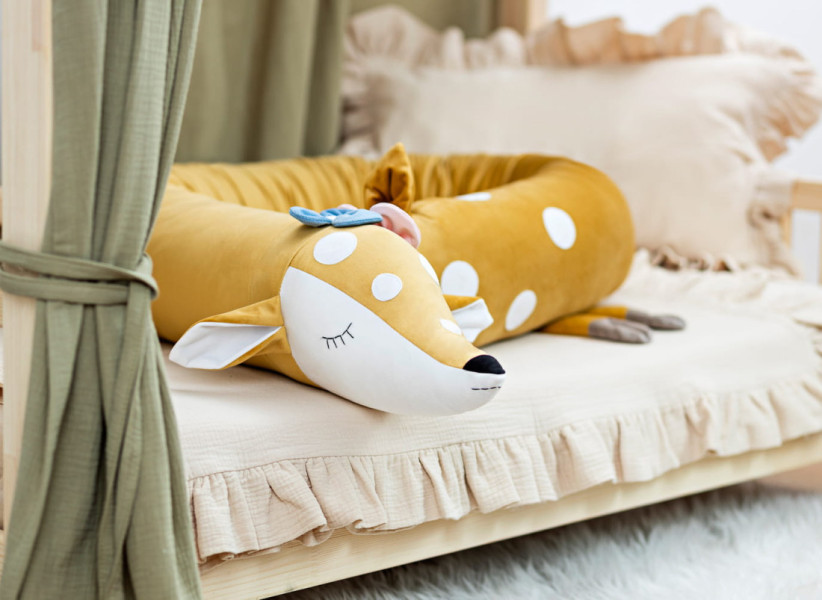 Sarenka z kwiatuszkami – przytulanka do zasypiania i poduszka dekoracyjna