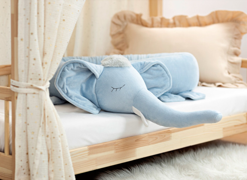 Poduszka wałek słoń niebieski – ochraniacz do łóżeczka i przytulanka do snu