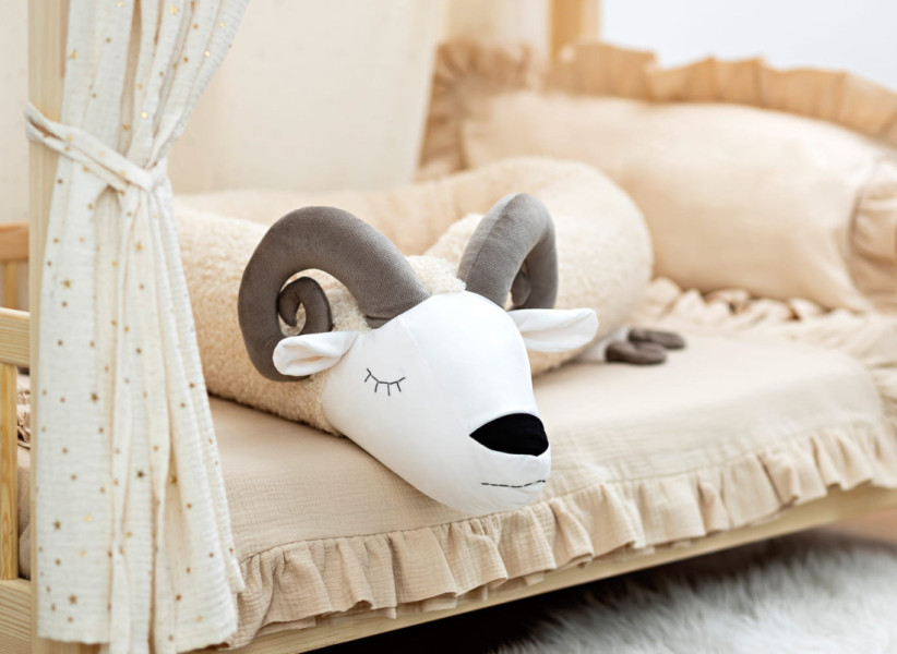 Baranek z rogami – ochraniacz na ścianę i poduszka ozdobna