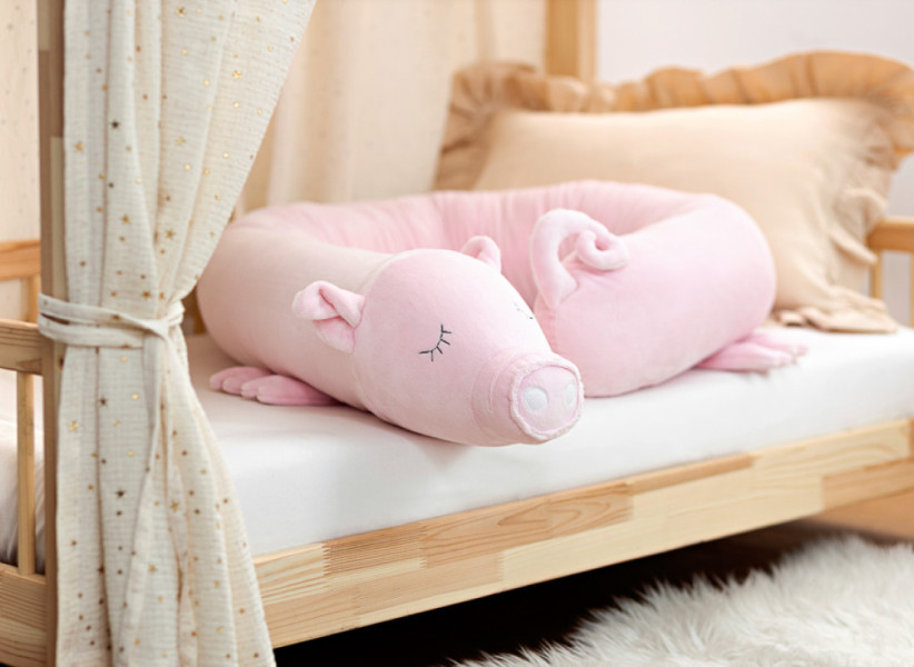 Ochraniacz do łóżeczka – poduszka do zasypiania w kształcie różowej świnki