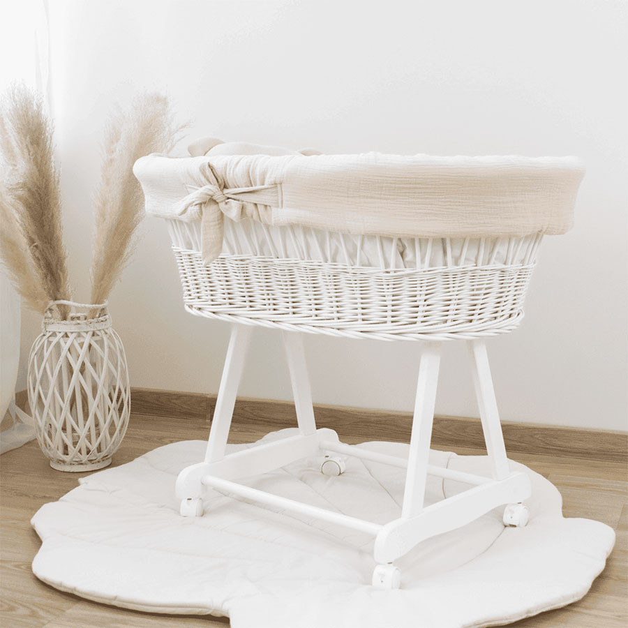 Kosz Mojżesza dla niemowlaka: poradnik, bezpieczeństwo i alternatywy